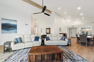 Photo #4: 6815190 Listing