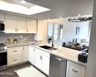 Photo #3: 6815205 Listing 