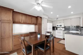 Photo #5: 6815399 Listing