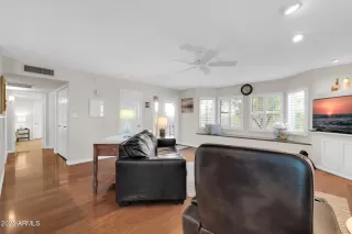 Photo #6: 6815399 Listing