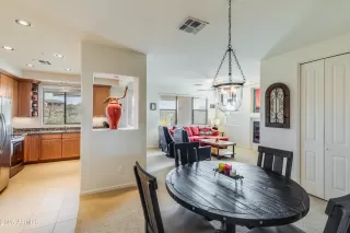 Photo #5: 6815845 Listing