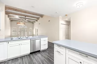 Photo #5: 6815904 Listing 