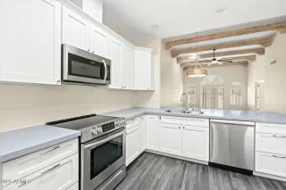 Photo #6: 6815904 Listing 