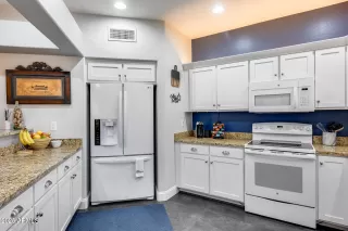 Photo #2: 6815981 Listing