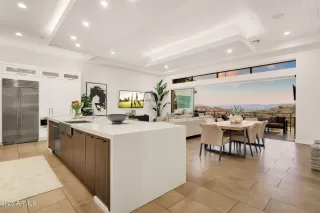 Photo #6: 6816019 Listing