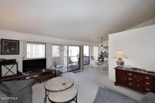 Photo #5: 6816243 Listing