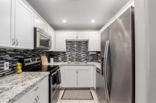 Photo #5: 6816260 Listing 