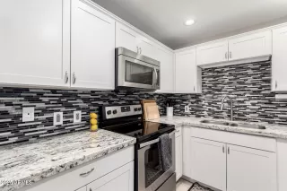 Photo #6: 6816260 Listing 