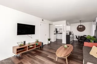 Photo #2: 6816492 Listing 