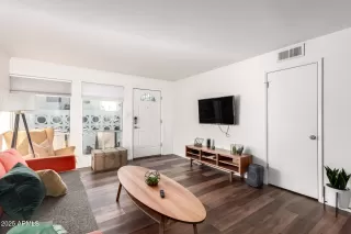 Photo #3: 6816492 Listing 