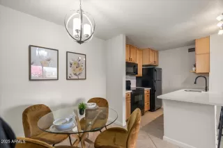 Photo #6: 6816539 Listing