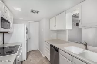 Photo #6: 6816569 Listing