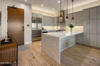 Photo #2: 6816625 Listing 