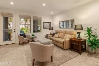 Photo #6: 6816826 Listing 