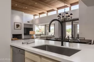 Photo #6: 6816952 Listing 