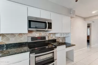 Photo #5: 6817103 Listing