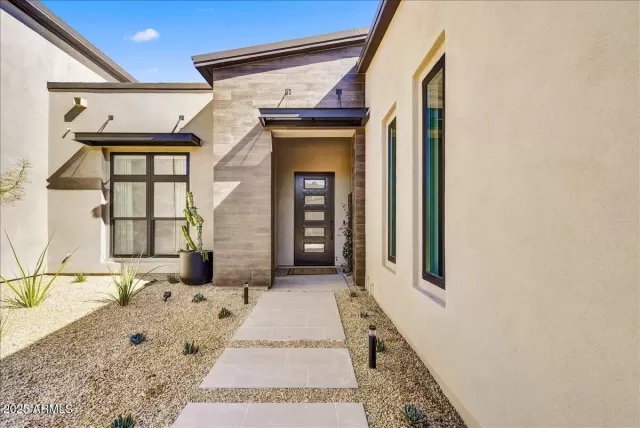 MLS: 6817304 Condo For Sale