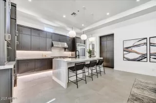 Photo #5: 6817304 Listing 