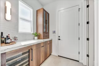 Photo #6: 6817304 Listing 