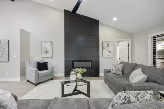 Photo #5: 6817878 Listing