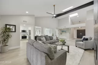 Photo #6: 6817878 Listing