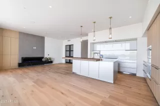 Photo #5: 6817958 Listing 