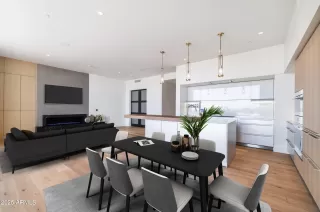 Photo #6: 6817958 Listing 