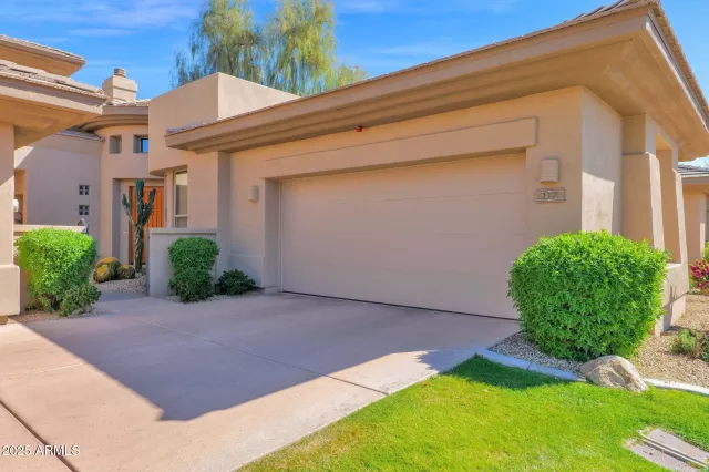 MLS: 6818986 Condo For Sale