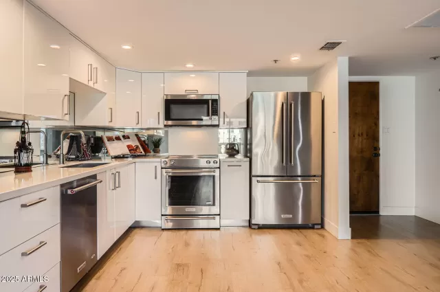 MLS: 6819061 Condo For Sale