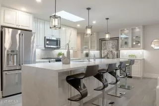 Photo #4: 6819382 Listing