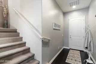 Photo #2: 6819392 Listing 