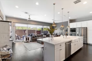 Photo #4: 6819392 Listing 