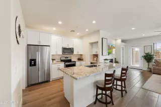 Photo #6: 6819540 Listing 