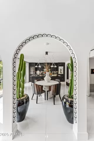 Photo #6: 6819878 Listing