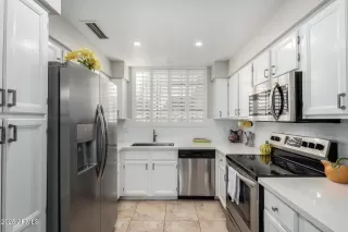 Photo #5: 6820070 Listing