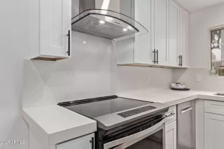 Photo #6: 6820258 Listing 