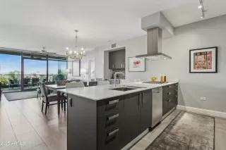 Photo #3: 6820283 Listing