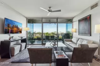 Photo #6: 6820283 Listing