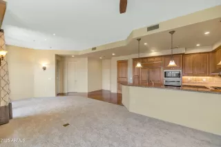 Photo #6: 6820313 Listing