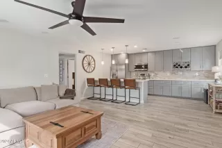 Photo #5: 6820331 Listing