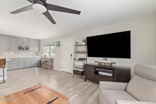 Photo #6: 6820331 Listing