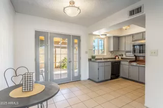 Photo #4: 6820406 Listing