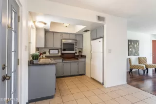Photo #5: 6820406 Listing