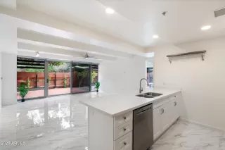 Photo #4: 6820515 Listing