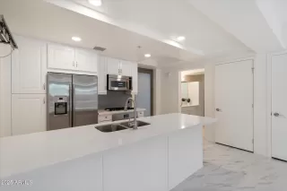 Photo #6: 6820515 Listing