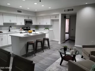 Photo #6: 6820569 Listing