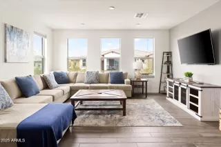 Photo #6: 6820971 Listing