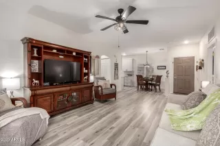 Photo #5: 6821295 Listing