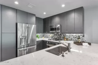 Photo #5: 6821503 Listing