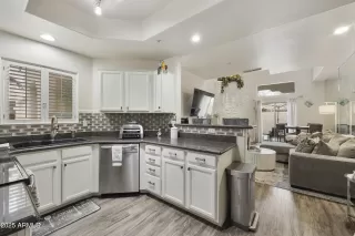 Photo #4: 6821687 Listing